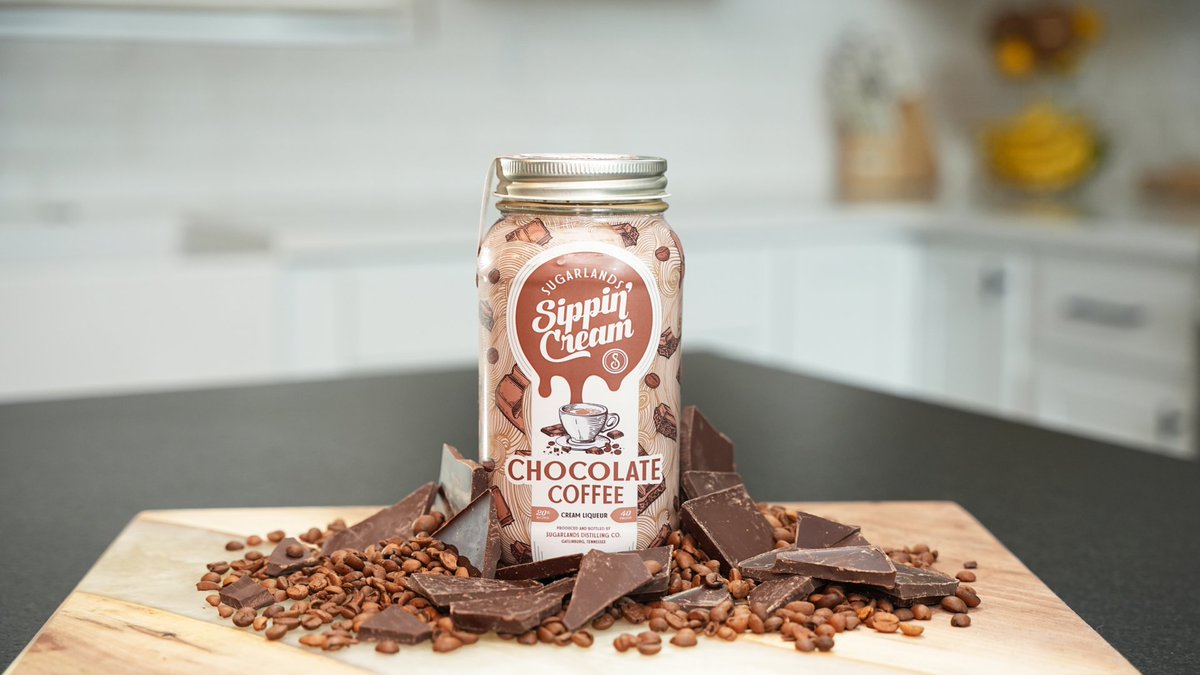 SugarlandsShine's tweet image. National Coffee Day deserves a proper pour. 

Celebrate by giving your coffee a little kick with our Chocolate Coffee Sippin' Cream, a smooth blend of roasted coffee bean abd rich cacao in every sip. 

#SipsUp
#NationalCoffeeDay
