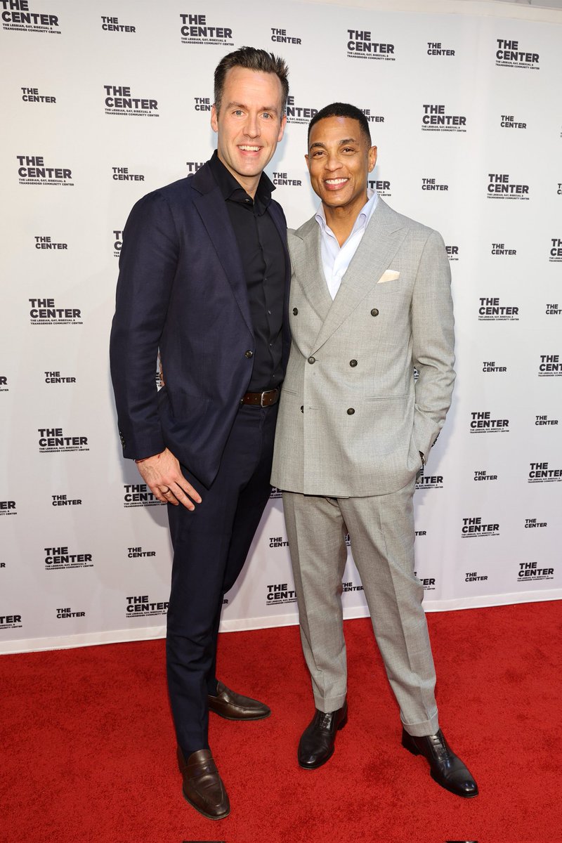 PlanetOfMemes's tweet image. Don Lemon and his very white husband.