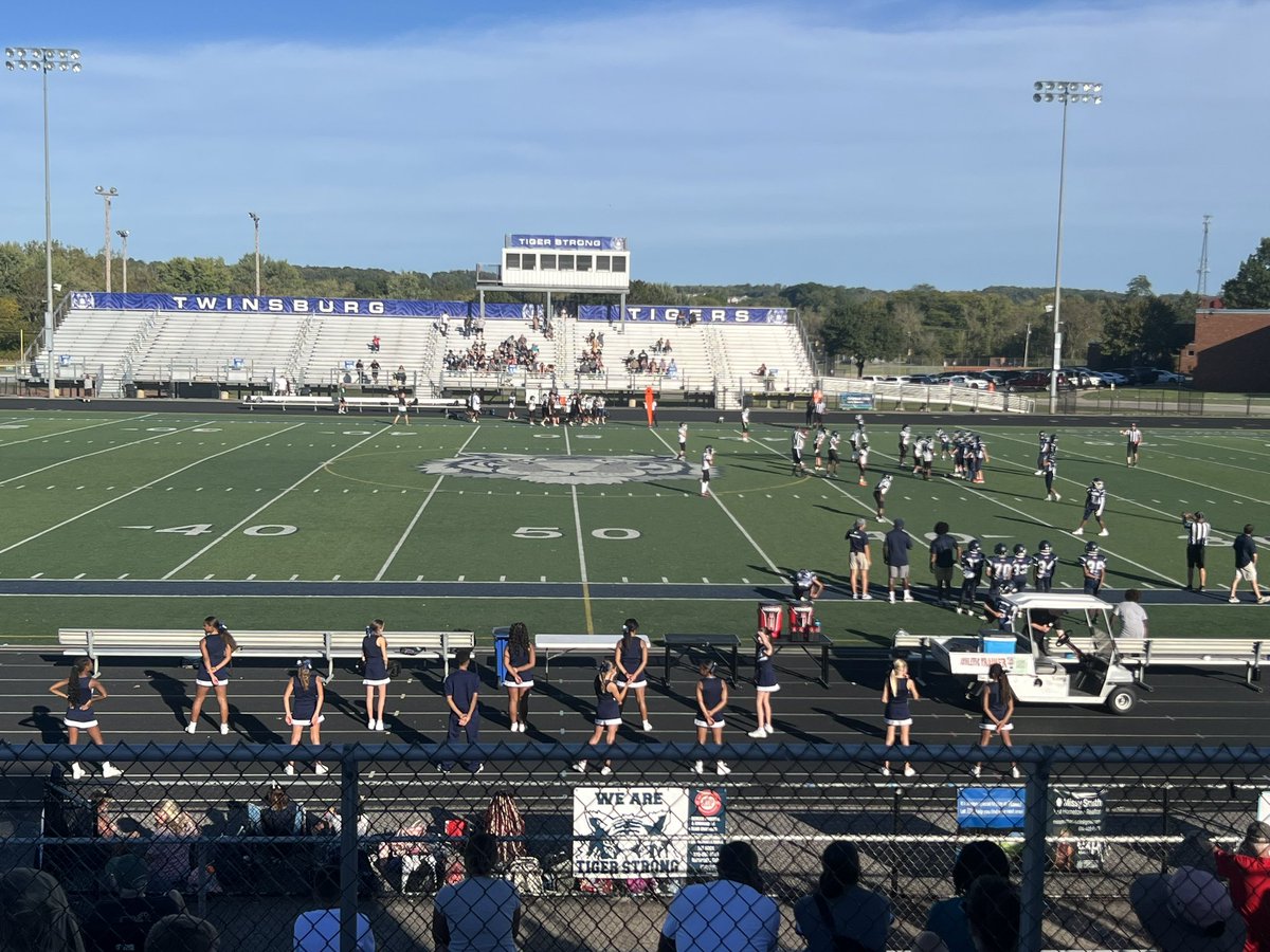 RBCPrincipal's tweet photo. It’s a beautiful night for football as the 7th Grade Tigers look to take down the Knights!  GO TIGERS!!
@TwinsburgTigers @twinsburgcsd https://t.co/aVzDz5CfOk