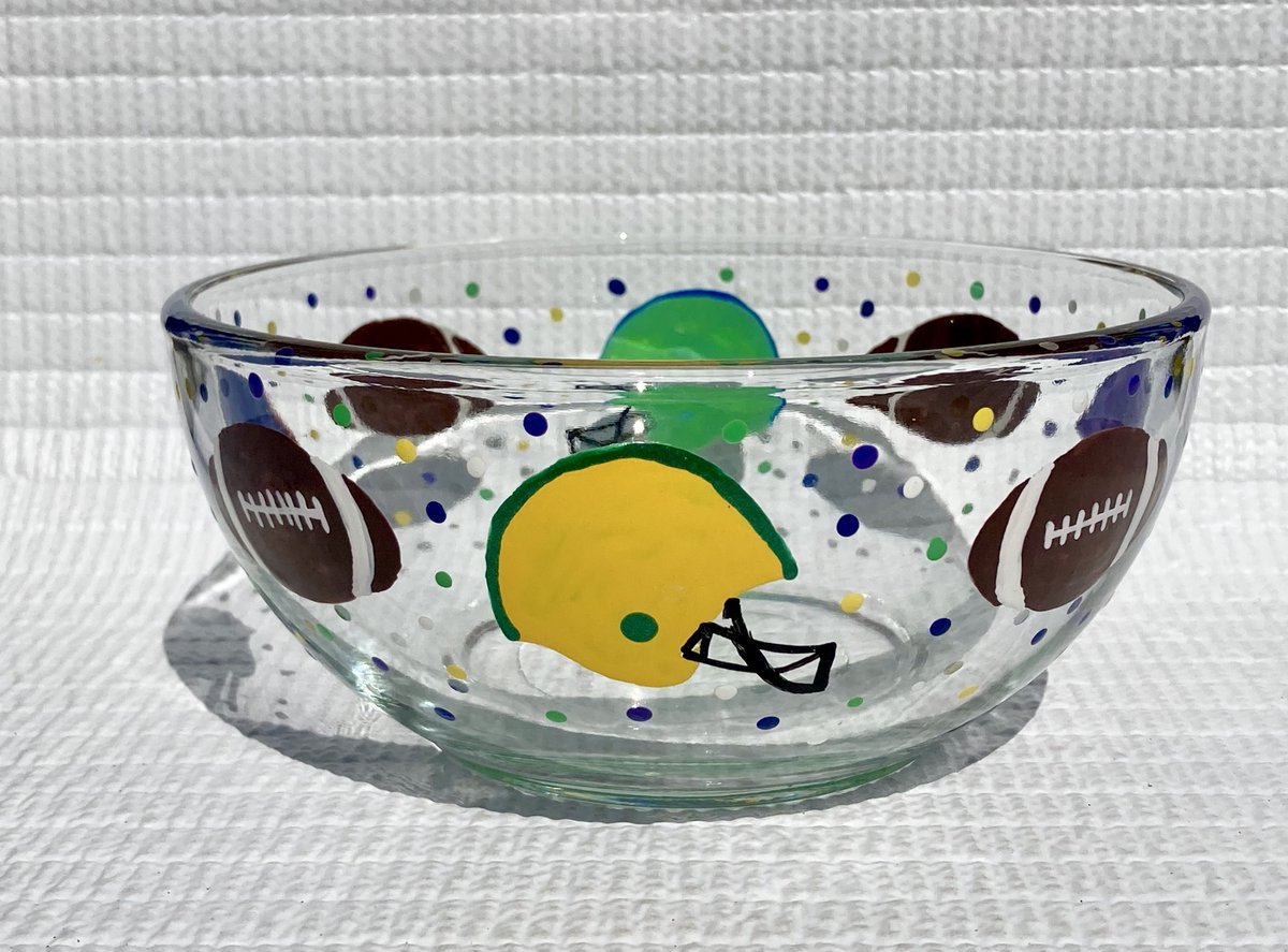 LPaintitpretty's tweet image. Great bowl for your football party etsy.com/listing/436900… #candydish #football #sportslover #SMILEtt23 #etsy #giftidea #craftopia #ShamelessSelfpromoMonday
