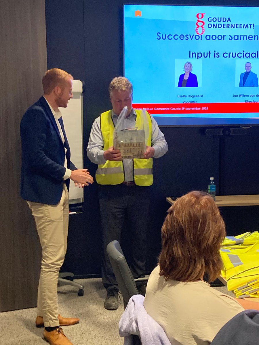 Vanavond bracht de commissie Bestuur een werkbezoek aan #Gouda Refractories, gevolgd door een vergadering over de Economische agenda: gouda.bestuurlijkeinformatie.nl/Agenda/Index/3…