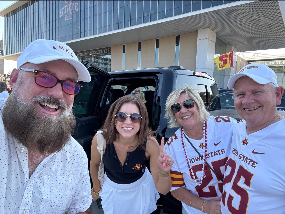 LelleEllie's tweet photo. Great day to be a Cyclone!!! 💛 🌪️ ❤️ 🏈 https://t.co/3QTlzyZVMH