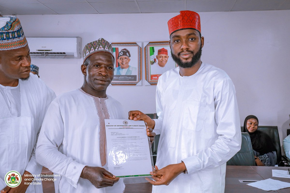 DahirMHashim's tweet image. Today, we officially presented employment offers to 100 newly engaged Forest Guards. I congratulate them for joining us in this noble task of protecting our forests and preserving the future of Kano State.
Trees are a source of life, shade, and sustenance. Caring for them is not…