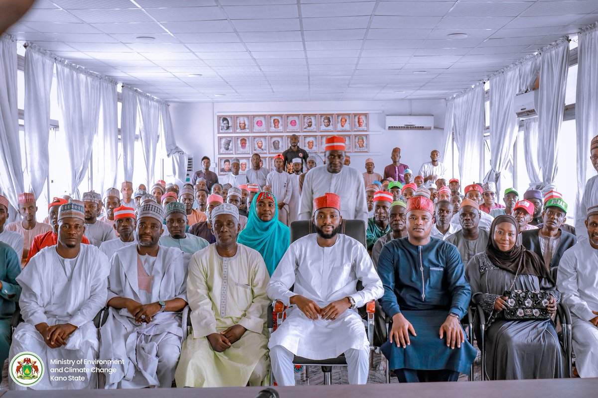 DahirMHashim's tweet image. Today, we officially presented employment offers to 100 newly engaged Forest Guards. I congratulate them for joining us in this noble task of protecting our forests and preserving the future of Kano State.
Trees are a source of life, shade, and sustenance. Caring for them is not…