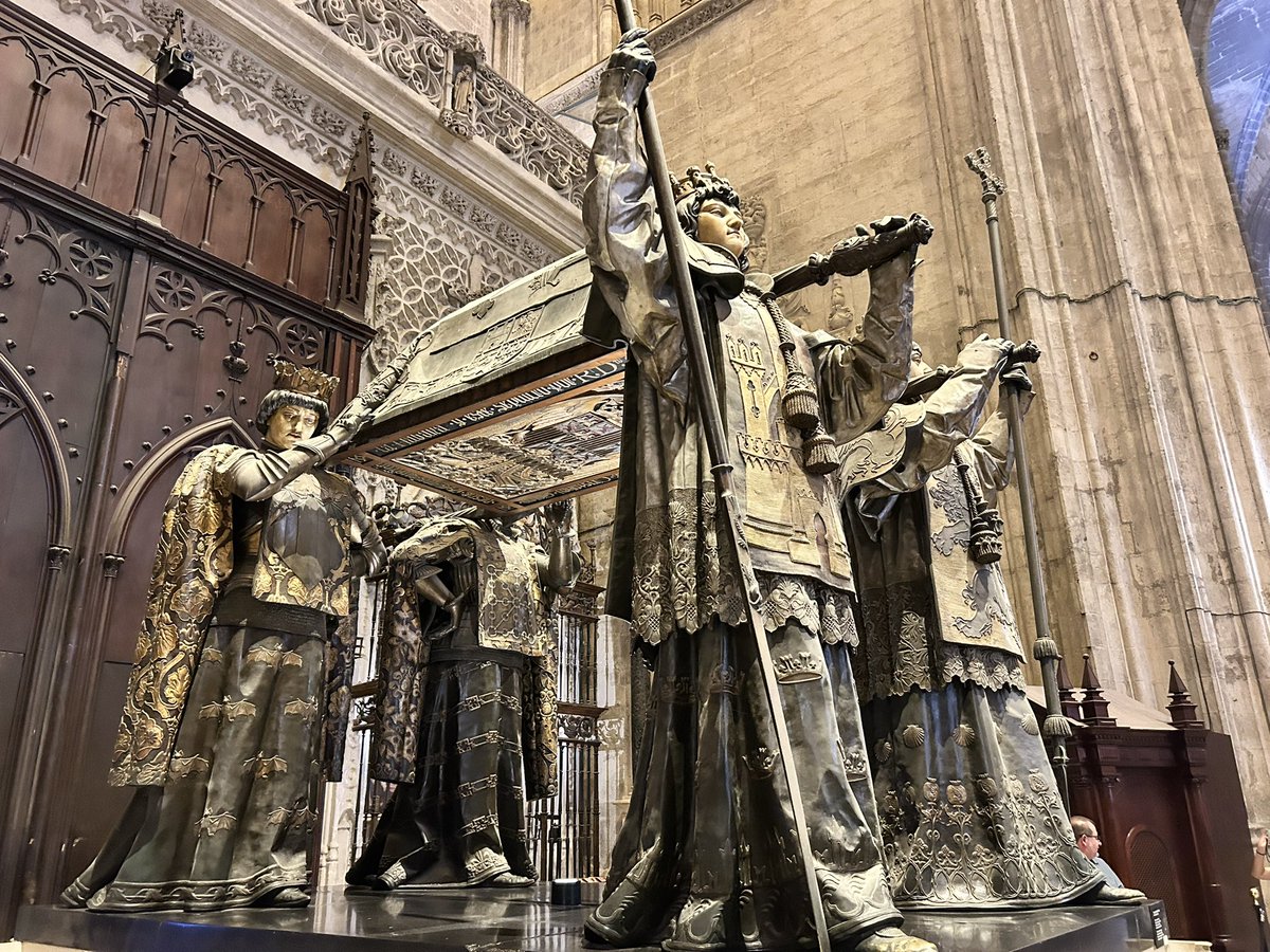 Tomb of Christopher Columbus 🇮🇹

📍Sevilla Cathedral 🇪🇸