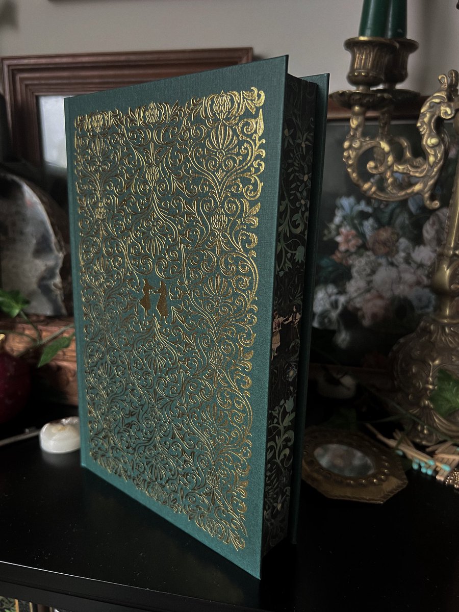 the beautiful goldsboro edition of TMAHM is now available for purchase on their website!! this is the only special edition of Maiden that exists, so if you're interested I'd recommend acting fast since I don't know how many are left! <3