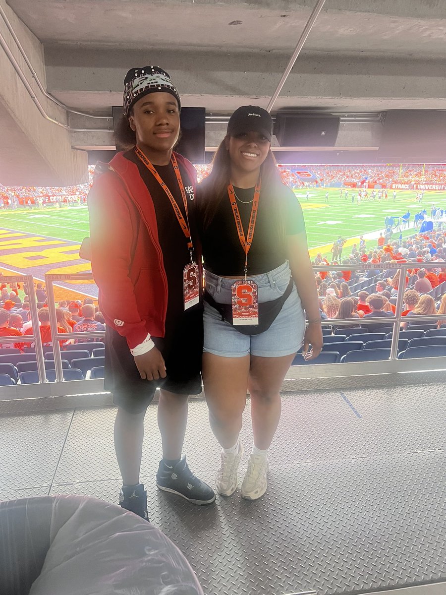 Domcookjr2's tweet image. Thank you @CuseFootball for the
having me!!! Had a great time and loved the environment !!!! #DART #FRANchise @FranBrownCuse @CoachDRedd @CoachNixon_Cuse @allpraisesdue7
@ForsterMaddy12 @Coach_E_Rob @CoachJ_Schaefer @domcooksr
@coachleebehnke @SFHSfootballNY
