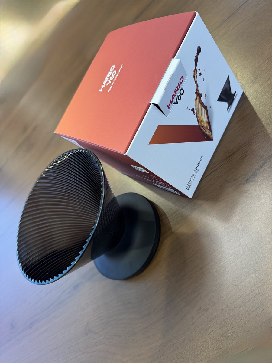 ChiiTaKu_39's tweet photo. 話題のV60 NEO 届いた https://t.co/5QrA2TwjUd