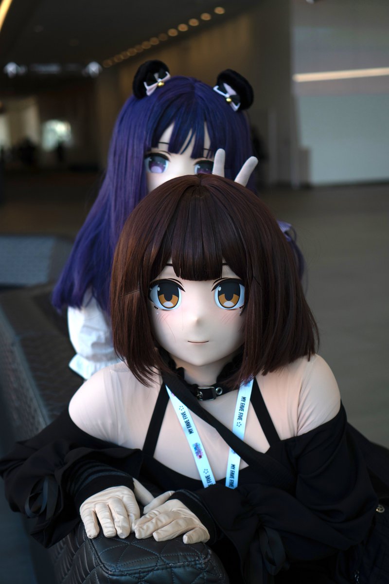 Plorple and Paru
Two Ps in a pod
(the bench is a pod)

🍇: <a href="/JuliaRyah/">JuJu 💜</a> 
📸: <a href="/minamikig/">Minami 🩷</a> 
#kigurumi #着ぐるみ