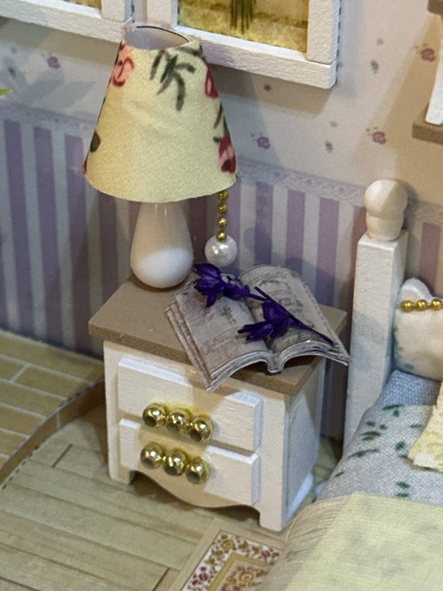 celestialxdollz's tweet photo. Tiny room diy I made from a kit https://t.co/usVZM38QFs