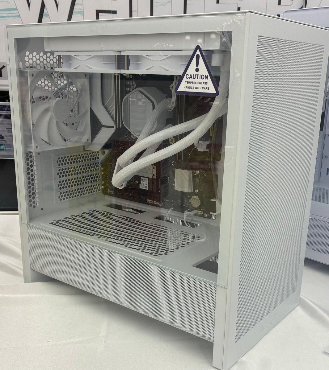 ap_hironishi's tweet image. 🔥高性能デスクトップ販売中🔥
Ryzen9 9950X搭載の自店組立PC販売してます!!
GPUが必要な方は、用途に合わせたカスタマイズが可能✨
※組立PCなので、現品限りになっています
高性能CPU搭載のデスクトップお探しの方は、ぜひ当店まで!!!