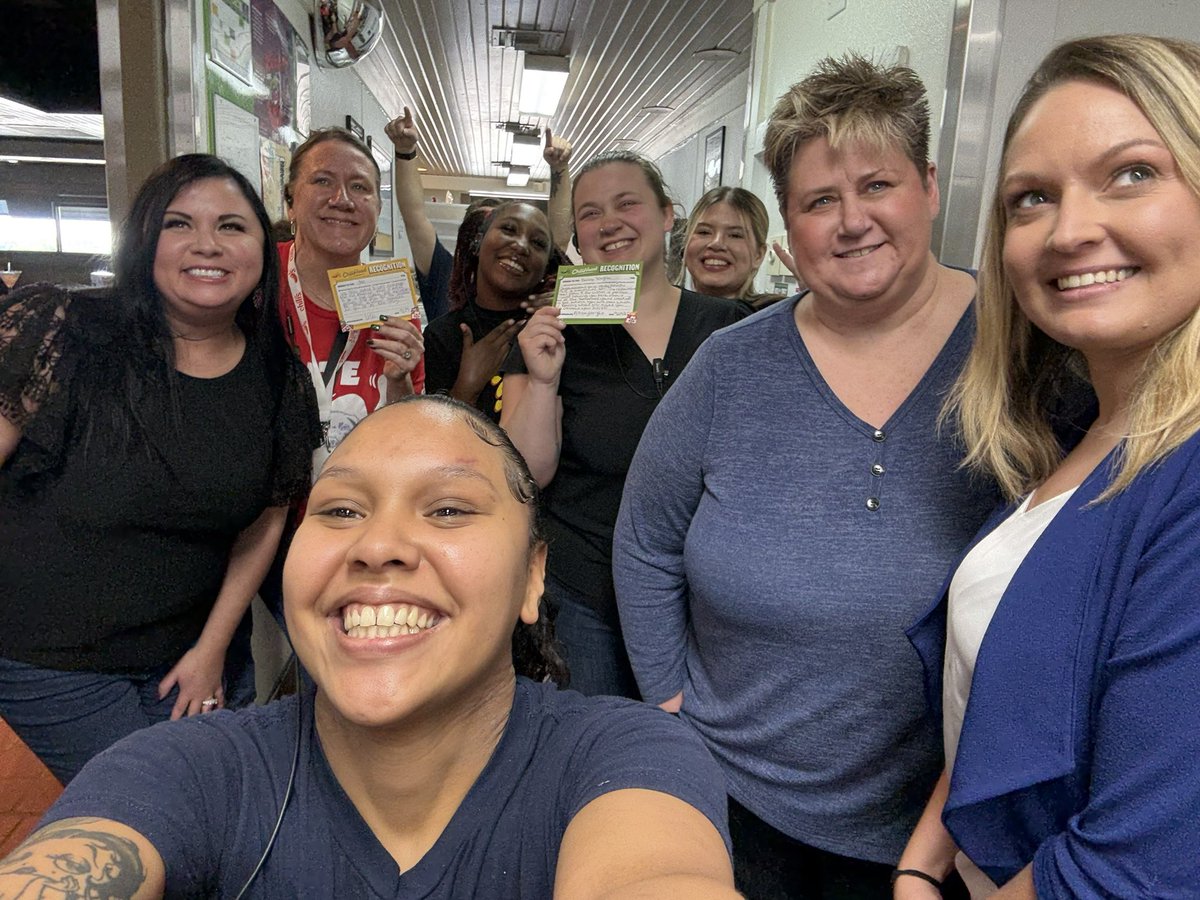 Great visit at Chili’s Irving! Some deserved recognition for Julie being a role model hope captain and keeping Irving #1 for St Jude’s create a pepper campaign and Haley focused on behaviors driving them to be #1 in the area! #Wherrea #ChilisLove <a href="/tjposthuma/">Tammi Posthuma</a> <a href="/vivalahaleey/">Haley Vaughn</a>