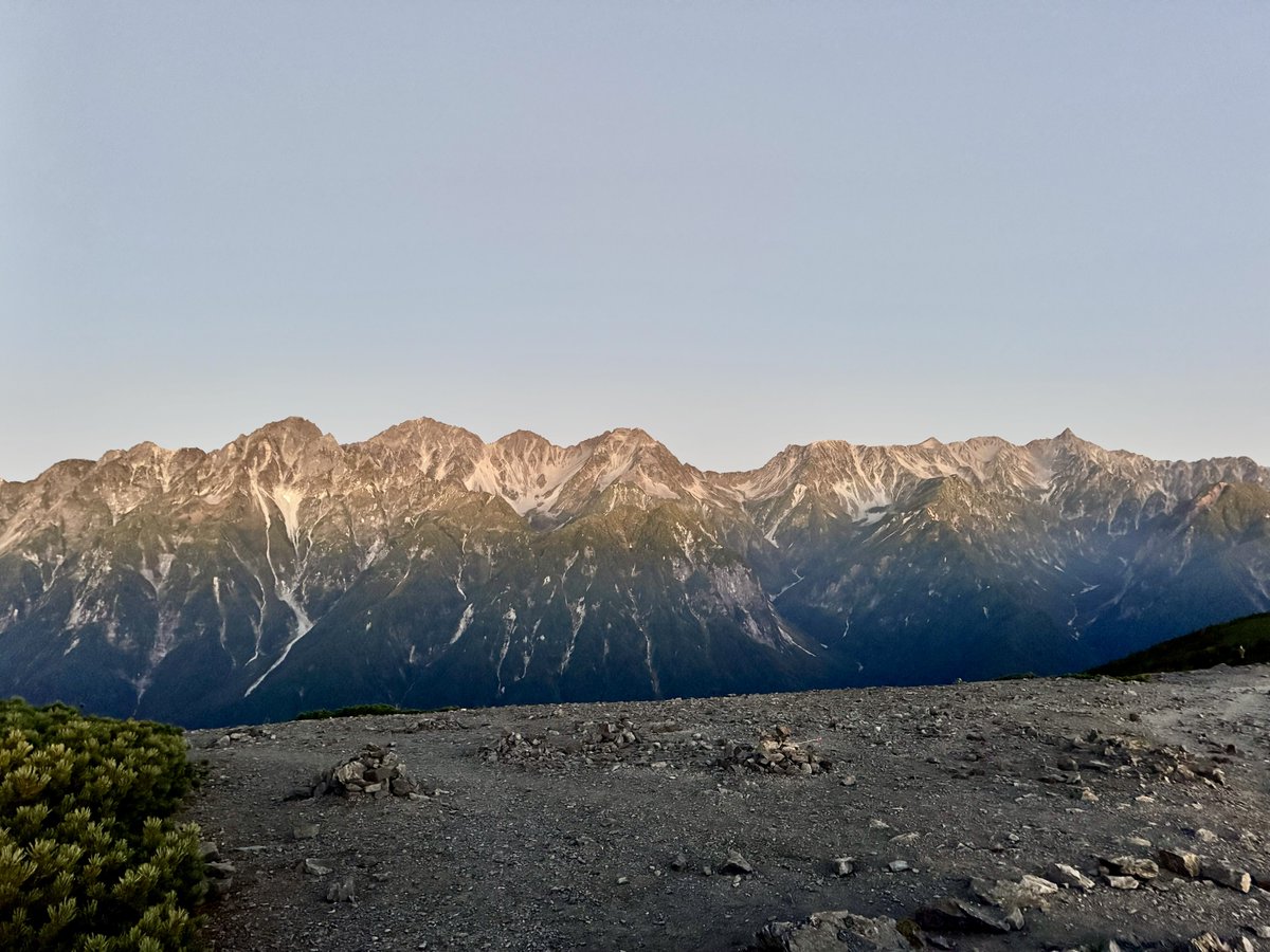 Overnight hike to Mt. Chogatake with Zoe and Lisa. The weather was perfect, and we enjoyed a stunning sunset and sunrise.

ZoeとLisaと共に蝶ヶ岳へオーバーナイトハイク。天気に恵まれ、素晴らしいサンセットとサンライズを堪能した。

#蝶ヶ岳 #JapanAlps #オーバーナイトハイク