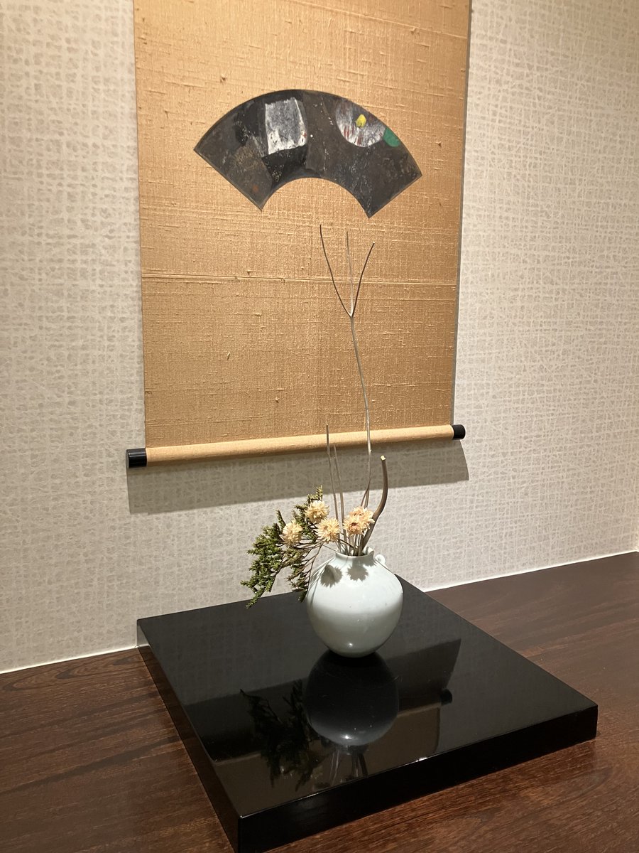昨日は梅の花というお豆腐懐石のお店でお豆腐料理を頂いてまいりました!年々優しい料理が体に合うようになってきており、めちゃくちゃ美味しかったです。お豆腐は良い…😋「偉人たちの恋文物語」も一足お先に献本頂きました。字が…字が小さい…!!老眼にはつらいけど、子供らは大丈夫なのかな?😅 
