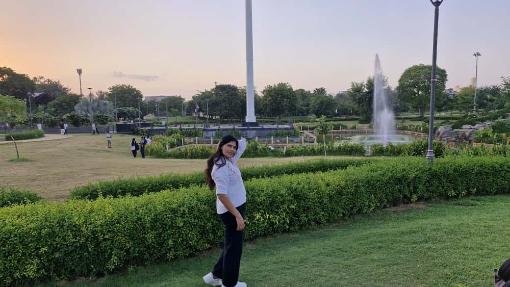 हार हो जाती है जब मान लिया जाता है, जीत तब होती है जब ठान लिया जाता है!

सुप्रभात 🌄