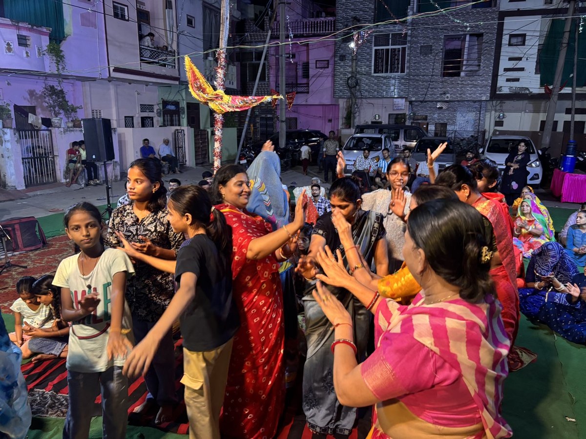 ShaliniG4791's tweet photo. “महावीर नगर विस्तार योजना स्थित नवदुर्गा मंदिर में नव दुर्गा नवयुवक मंडल द्वारा आयोजित जागरण में मुख्य अतिथि के रूप में सम्मिलित होने का अवसर प्राप्त हुआ। #kota #shalinigautam #ward65 #kotasouth #rakhigautam @MahilaCongress @RahulGandhi @LambaAlka @sarika171174 @Rakhigautam01 https://t.co/UiymNz2fUm