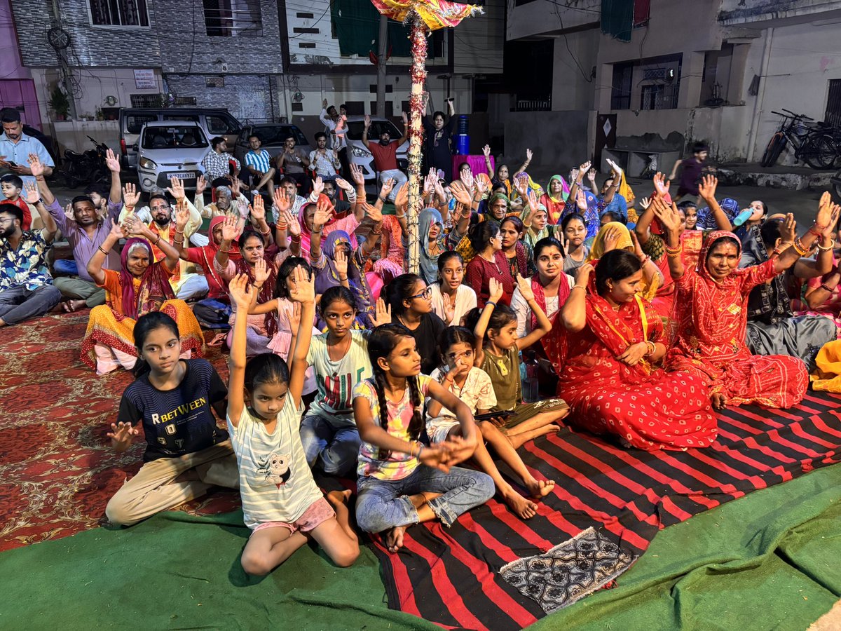 ShaliniG4791's tweet photo. “महावीर नगर विस्तार योजना स्थित नवदुर्गा मंदिर में नव दुर्गा नवयुवक मंडल द्वारा आयोजित जागरण में मुख्य अतिथि के रूप में सम्मिलित होने का अवसर प्राप्त हुआ। #kota #shalinigautam #ward65 #kotasouth #rakhigautam @MahilaCongress @RahulGandhi @LambaAlka @sarika171174 @Rakhigautam01 https://t.co/UiymNz2fUm