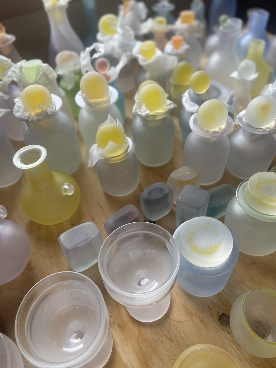 imiglass_s's tweet photo. とりあえず出して、展示空間妄想
月の気持ちが、いっぱいある

東京クラフトフェスティバル
https://t.co/OejfWsDA7x
日程：2025年10月4日（土）、5日（日）
時間：10:00~16:00
入場料：前売り券1,500円 当日券2,000円
会場：GIANTS TOWN STADIUM https://t.co/YK31YkdAs4