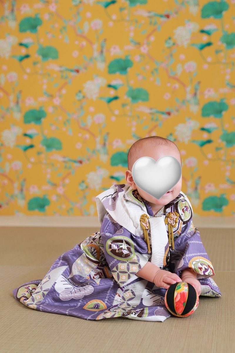 raar_9799's tweet photo. 末っ子長男が1歳になりました。髪は生えません。3枚目は落語家でしょうか？ https://t.co/1Sy6v1OYmp