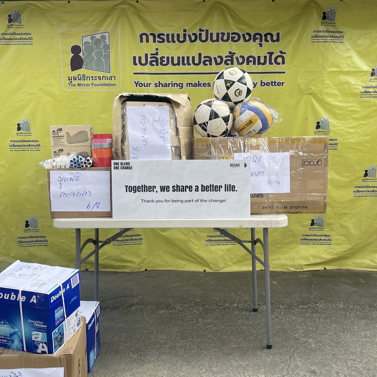 Mirror_org's tweet photo. มูลนิธิกระจกเงาขอขอบคุณ บริษัท กินดื่ม จำกัด สำหรับการบริจาค อุปกรณ์เครื่องเขียน กีฬา และศิลปะ แก่มูลนิธิกระจกเงา เพื่อบริหารจัดการให้เกิดประโยชน์สูงสุดแก่สังคม
@beansroaster_ #beansbkk #beanscoffeeroaster #createyourownblend https://t.co/Yz28hImMuv