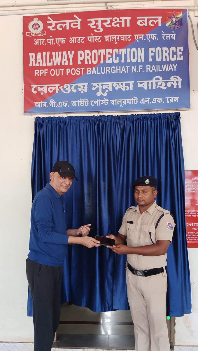 rpfnfrkir's tweet photo. On 29.09.2025, RPF/Buniadpur recovered a Left behind one Apple mobile phone from T/No.13189 UP (Value Rs.70,000/- (approx.) at Bulaghat Railway station. Later on, handed over to actual owner.
#Operation_Amanat.
@drm_kir
@rpf_nfr1
@RPF_INDIA https://t.co/fNgQVjbnEU
