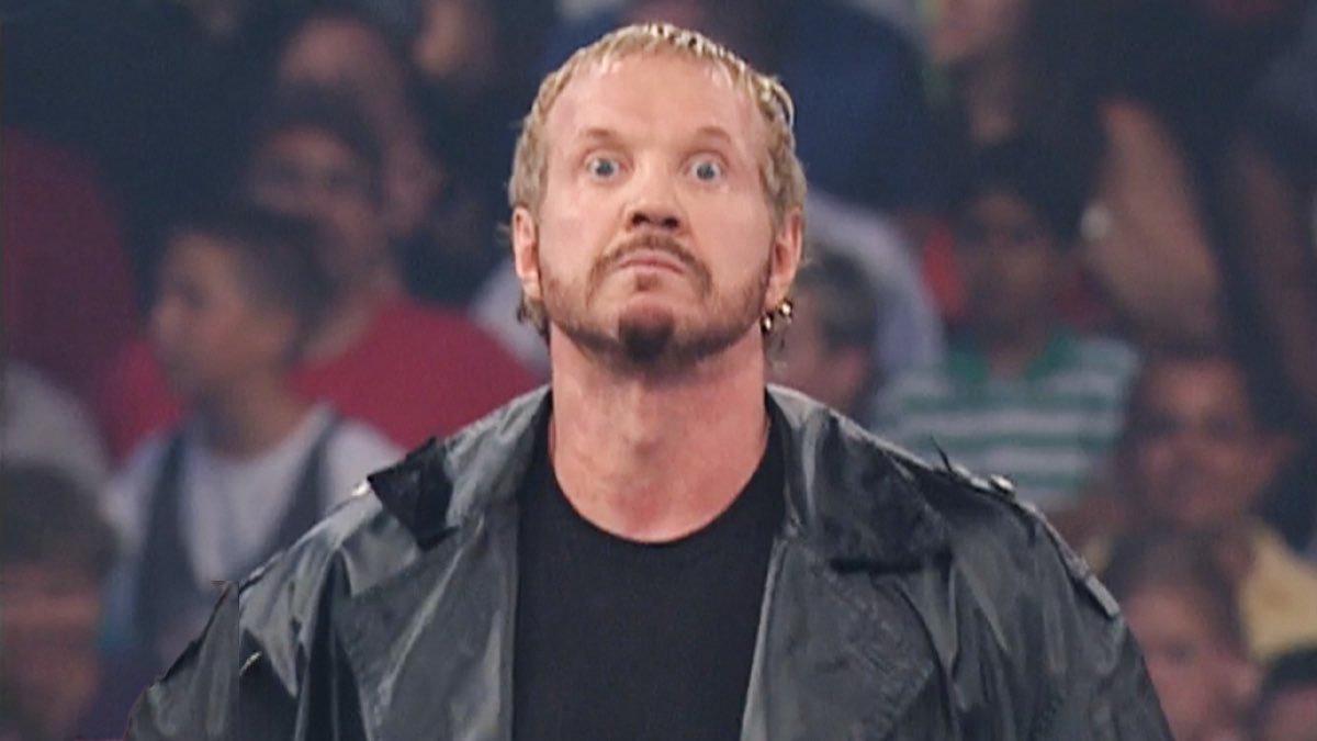 Seth Rollins looked like he was gonna reveal himself as The Undertaker’s wife’s stalker tonight. 😭

#WWERaw
