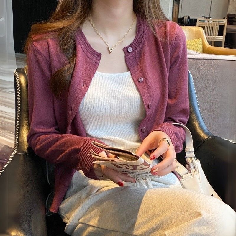 d_eyka's tweet photo. Effortless, feminine &amp; cozy — semua ada dalam satu cardigan 🤎

https://t.co/5M0sQ5v4cE https://t.co/SL881veCxQ