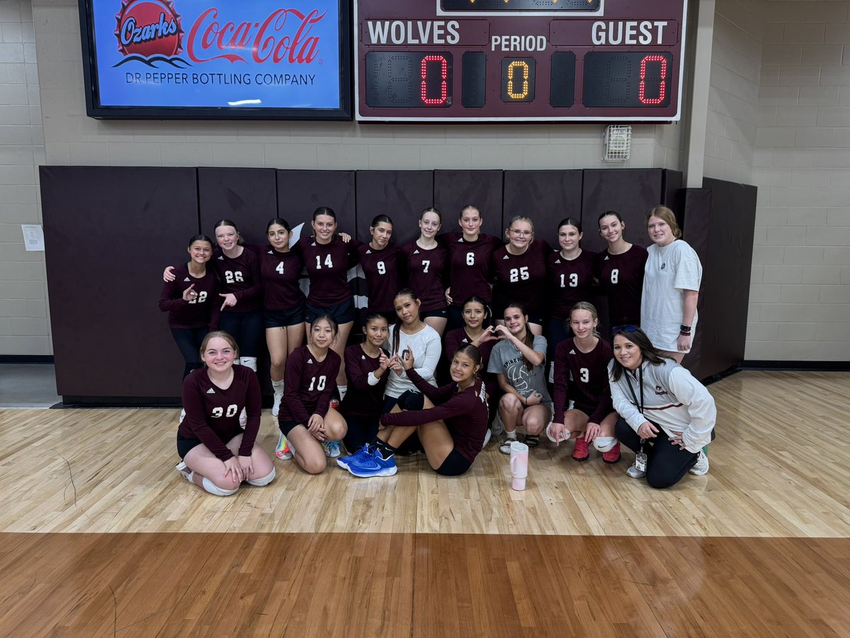 LincolnWolvesVB's tweet image. What a night to be a Lincoln Lady Wolf! JR High and SR High sweeps Lavaca! So proud of all these girls! Played some of our best volleyball tonight and at the right time of year! Lady Wolves will be back in action tomorrow at West Fork at 4 PM!! 🐺🏐 #goladywolves