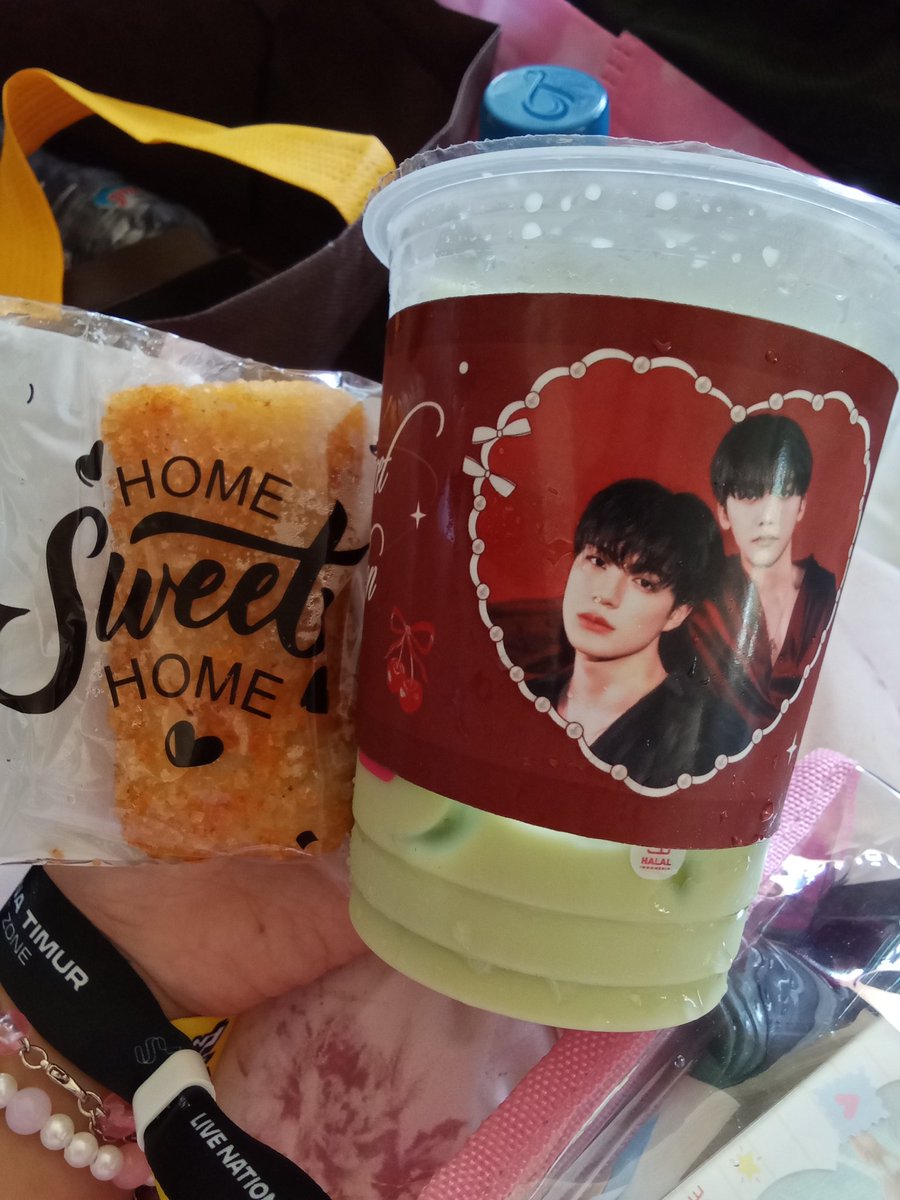 🪮🩶 tweet media