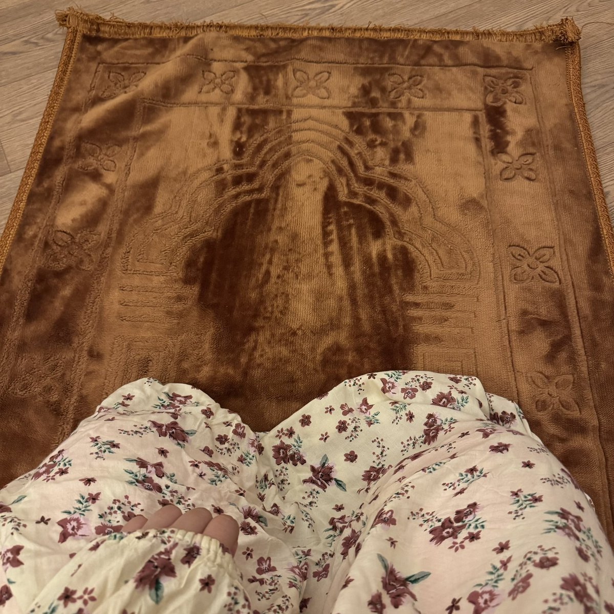 u22li's tweet photo. اللهم ارحم من كان لقلبي حياة، وغاب عن عيوني، ولا يغيب عن دعائي.  
اللهم أنر قبره، واجعل الجنة داره، واجبر قلبي بفقده، واجعل لقائي به أجمل من حلمي به.  
رحمك الله يا من لا تُعوض، ولا يُنسى❤️‍🩹. https://t.co/uxUflYUm2H
