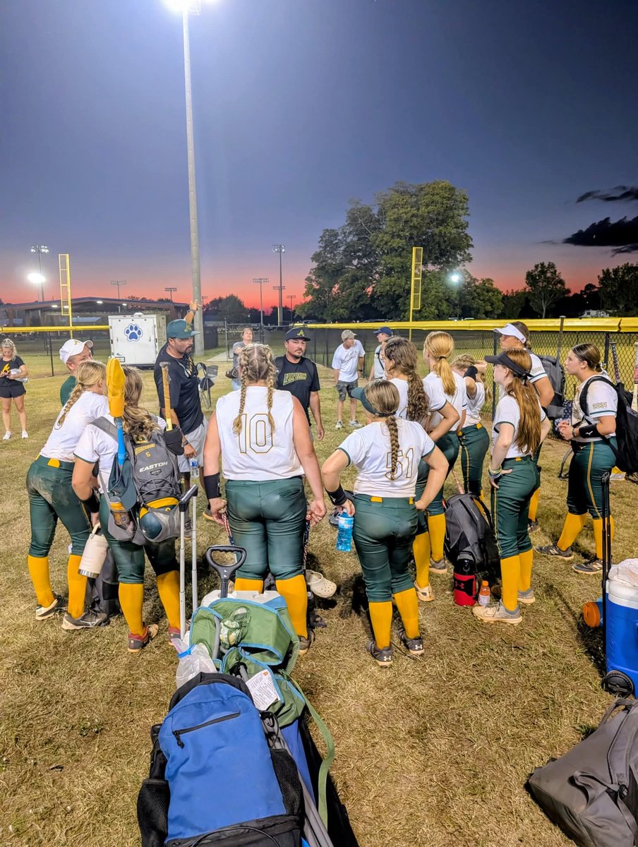 With a 4-2 record on the day, we fought our way through bracket play with a big win against the #1 seed, earning our spot in the Gold Bracket Championship game. We ultimately fell short against the #2 seed (2011 team), bringing home a well-deserved second-place finish! 🥈