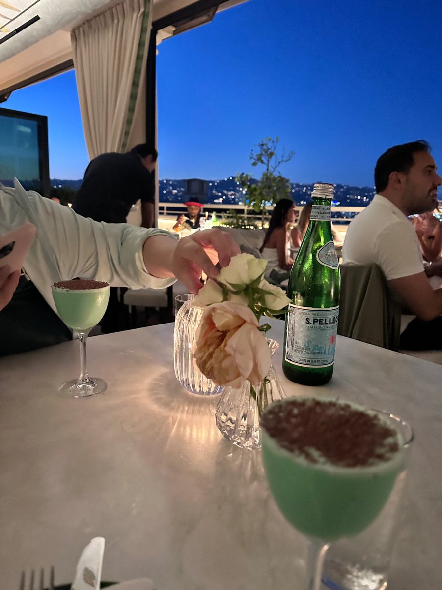 lpcvd13971291's tweet photo. This cocktail is great https://t.co/O93he0JmTb