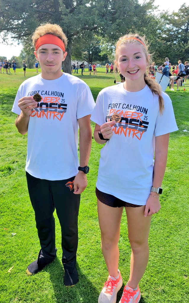 At the UNK Invite girls were 4th of 31 and boys were 5th of 37 in a very tight race.  Lauren Lammers placed on 20th, and Chris Post Whiteowl finished in 12th place.