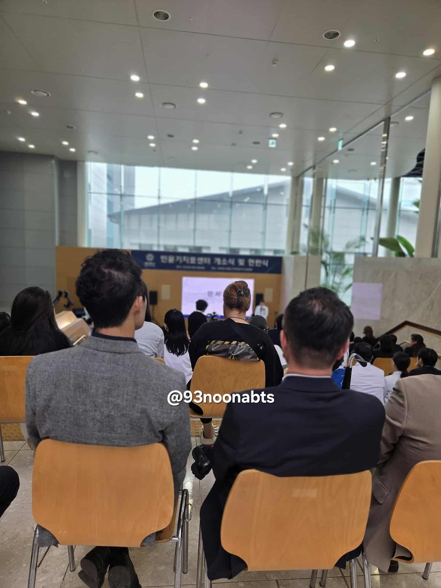 93Noonabts's tweet photo. My sister works at Severance Hospital and sent me this! Currently attending the Min Yoongi Treatment Center 

WE ARE PROUD OF YOU YOONGI
OUR PRIDE MIN YOONGI
#SUGA #MinYoongiCenter
#민윤기치료센터 #민윤기센터 https://t.co/RxTixECk7a