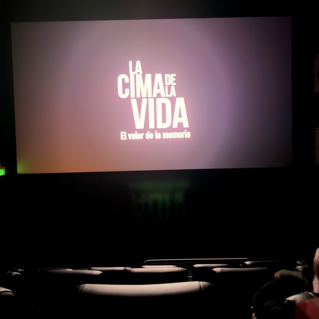 LigaFutbolTalk's tweet photo. Acabo de ver este documental….

Necesitan verlo, tengo 4 entradas para regalar en los @MulticinesEc del CCI
Mañana 30 de Septiembre 19:30 y Miércoles 1ero de octubre a las 16:30

La dinámica típica, síganme, mencionen a 2 amigos y con un recuerdo, foto video del Paton. 

No necesitan ser hinchas de Liga para verlo. Vale la pena.