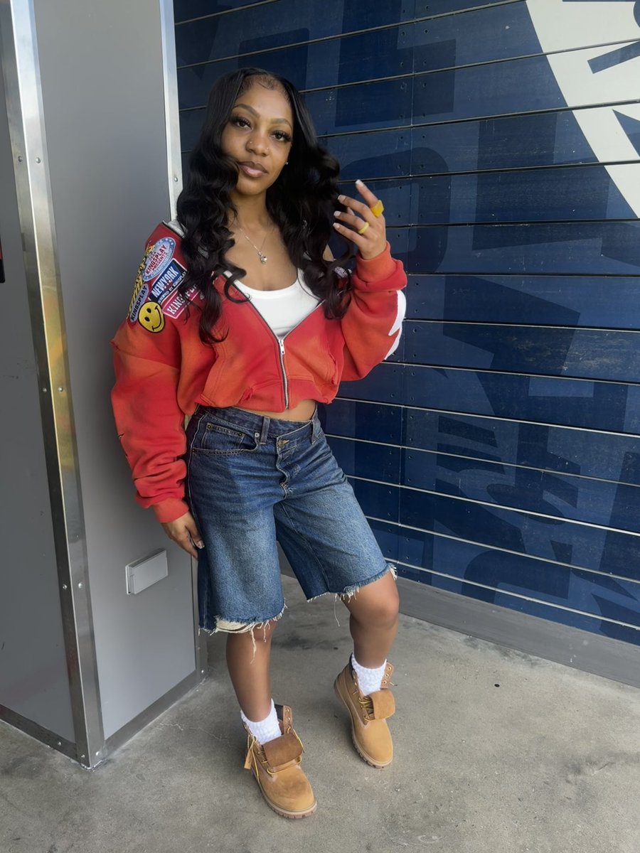 nanaliyah's tweet photo. Happy 21st Birthday to my first born, the one who gave me the title mommy. I love you ❤️🥳🎁 https://t.co/ABeoI2il2X