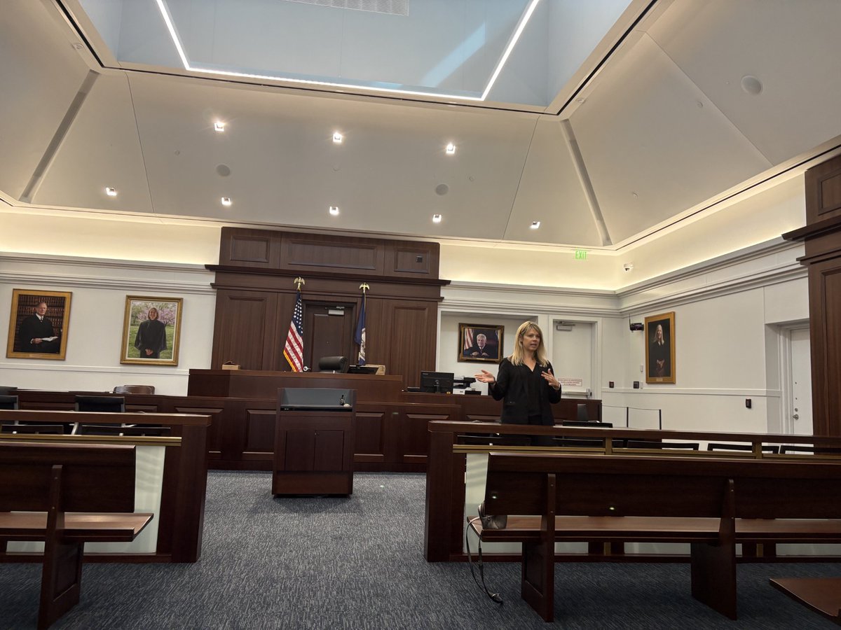 RussetPerry's tweet image. Had a great morning with Loudoun County HS CTE students at #Loudoun Courthouse, talking about how the legislature shapes our laws &amp;amp; works with the judiciary. So encouraging to see such engaged young people! 👏 And a reminder—in VA you can pre-register to vote at 16! 🗳️ #valeg