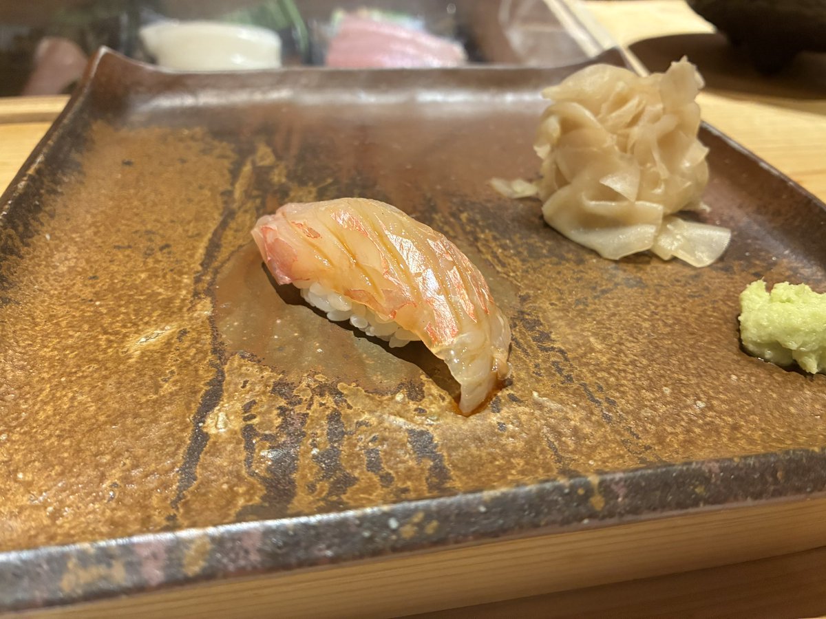 hisyo_noa's tweet photo. 昨日もたくさんありがとうございました🫶
大好きなお寿司と日本酒堪能できて幸せ、、、🥰 https://t.co/m2cPJ90JhO