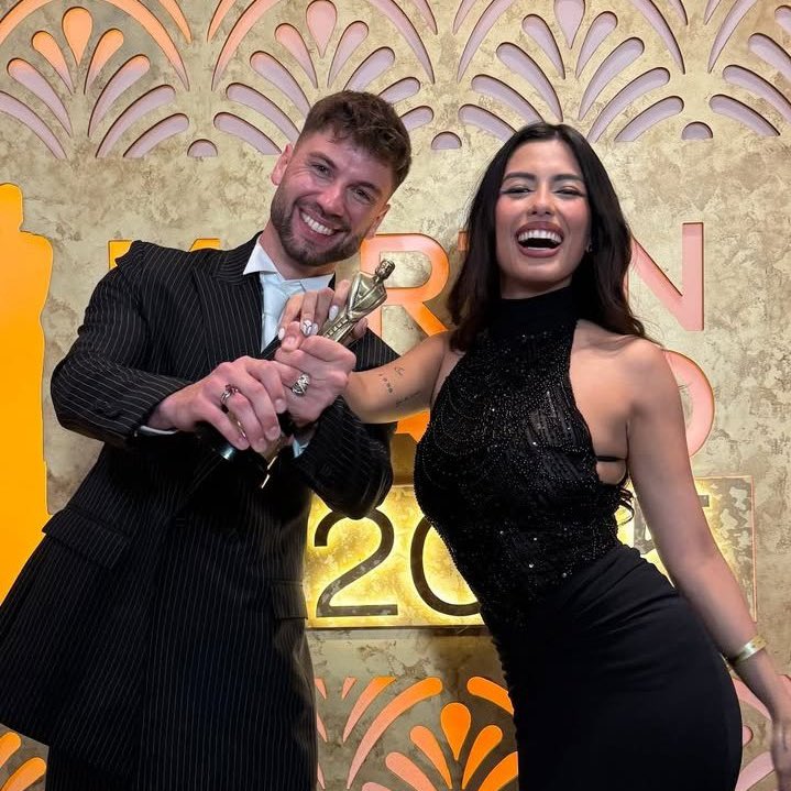 MIRA LA PAREJA QUE HACEN POR FAVOR GRITÉ