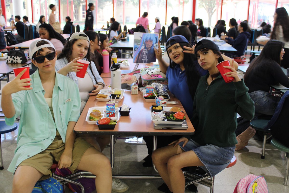 JCECHSRedWolves's tweet image. Greek life energy. Student Council vibes. Spirit Week Day 1 = a prep party we didn’t know we needed. And yes, the attitude was part of the outfit. 💅 #RedWolfReady #SpiritWeek2025 #FratVsSororityFits
redgoldnews.com/greek-life-ene…
