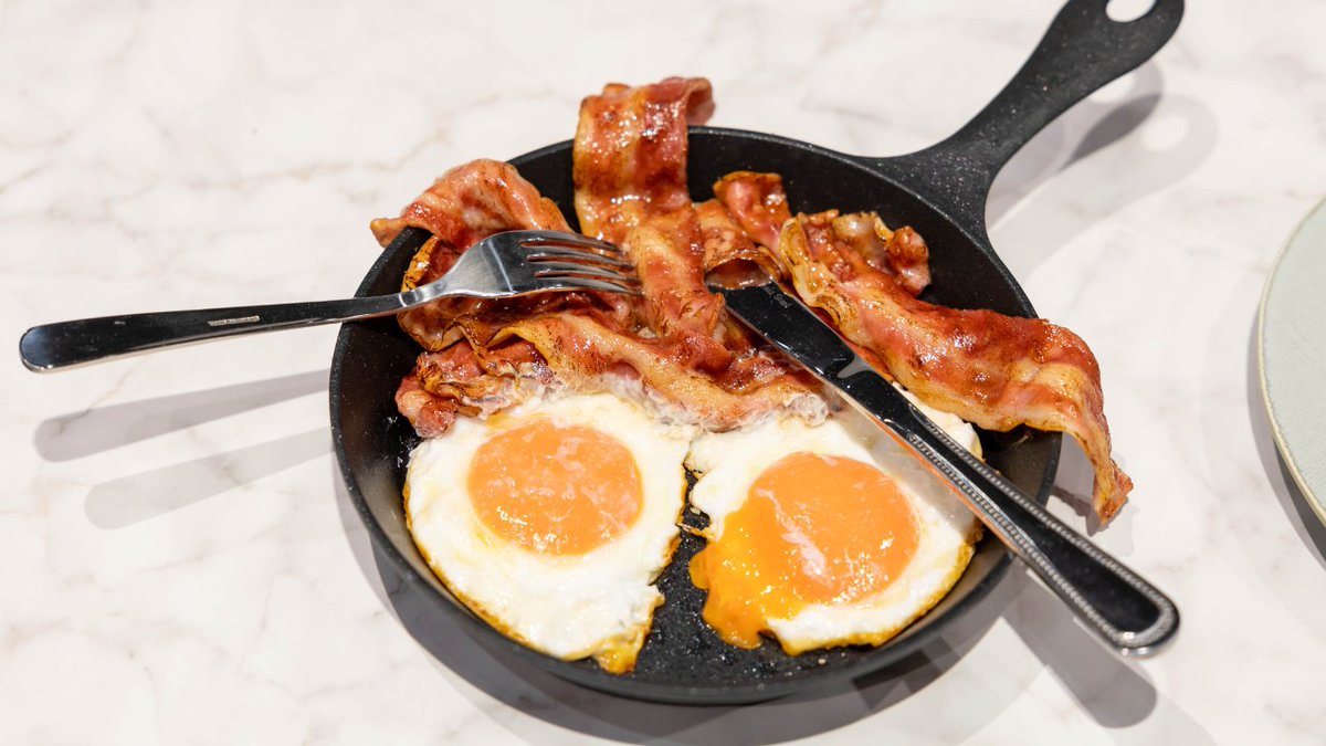 JHLosAngeles's tweet image. Hyper-realistic food replicas serve as visual tasters, giving customers a sense of what to expect before placing an order. Read @japanhouseldn article to learn about the history of food replicas. bit.ly/4nR3V0t

Photography by Jérémie Souteyrat

#JHLA #LooksDelicious