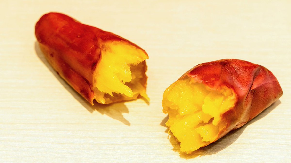 JHLosAngeles's tweet image. Hyper-realistic food replicas serve as visual tasters, giving customers a sense of what to expect before placing an order. Read @japanhouseldn article to learn about the history of food replicas. bit.ly/4nR3V0t

Photography by Jérémie Souteyrat

#JHLA #LooksDelicious