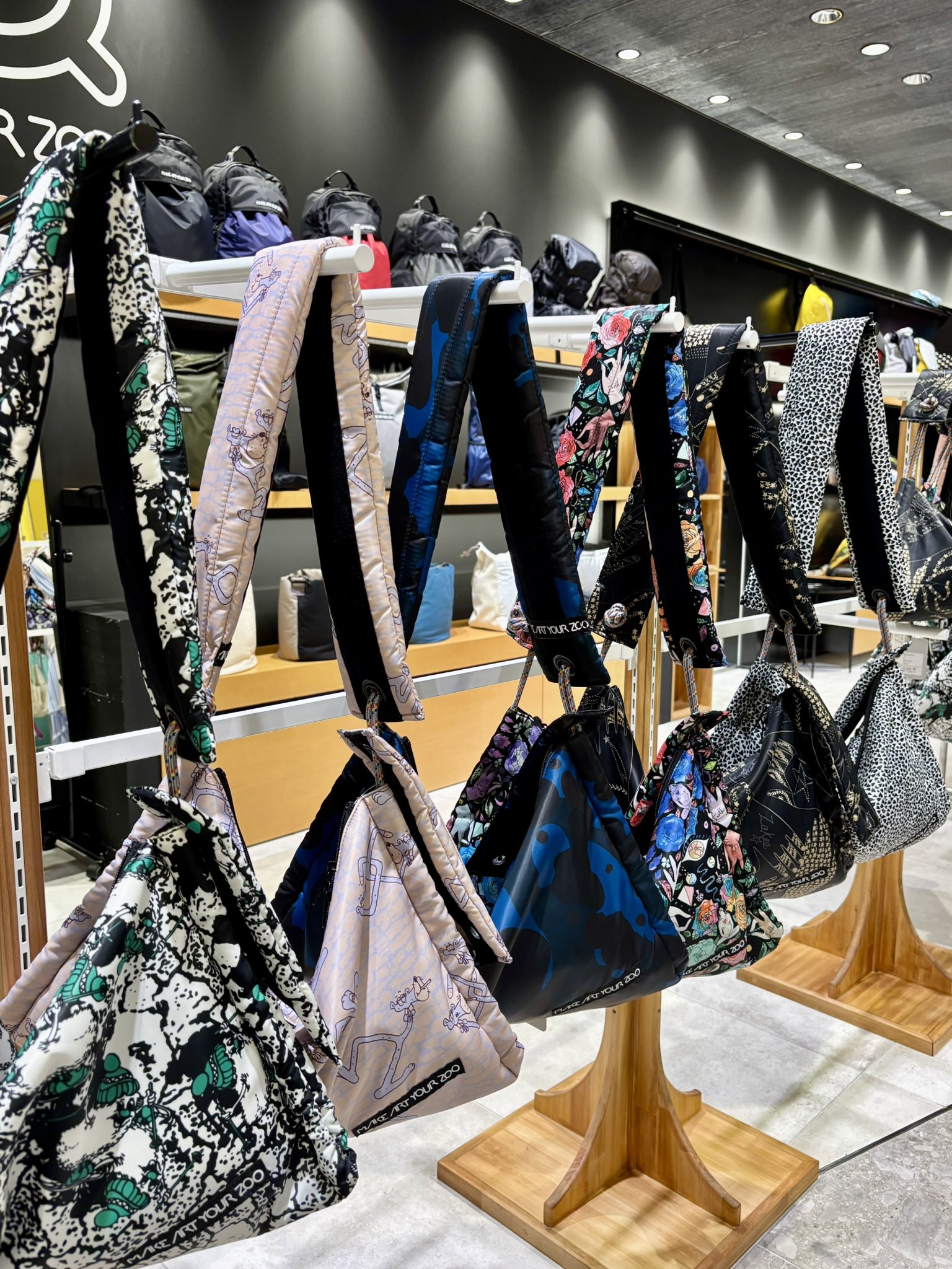 make art your zoo タスキファスバッグLサイズ　ホッピングL TASUKI FUSS BAG SLICK (L) – MAKE ART YOUR ZOO
