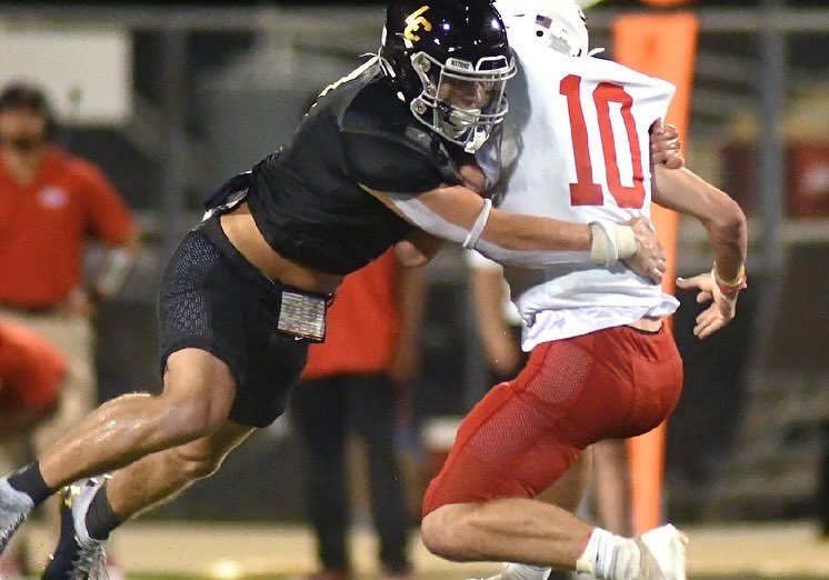 CooperGary73733's tweet photo. Here are my snaps vs st Thomas and a couple pics from the game!
@CoachWDavidson @coach_bourquin @Bobby_Joe_14 @LakeCreekFBall @TheChrisRubio 

#toetheline #thestandard #grit #pearl https://t.co/HioObkhYEK
