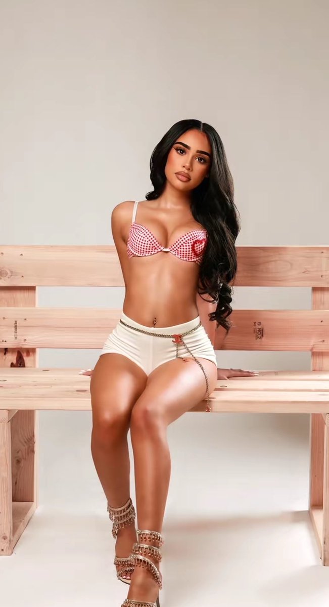GodessNylaa's tweet photo. Last years bday shoot🔥 can’t wait for this year birthday 10/16🎂🎂 https://t.co/rrsva30ElO