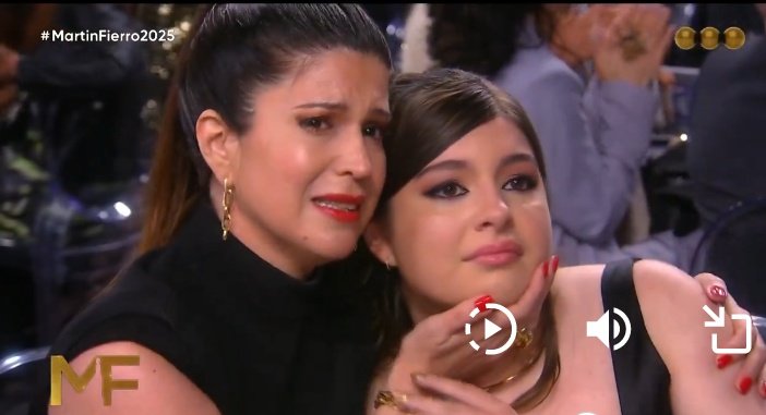 fotoca142's tweet photo. Por fin premiaron una buena ficción en los #MartinFierro2025 #ViudasNegras https://t.co/i7KdgnadAJ