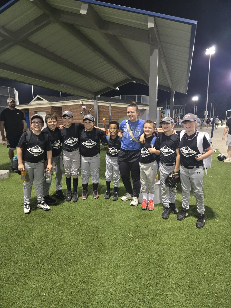So fun cheering on these <a href="/WHWildcats/">Warren Hills Elementary</a> doing what they love on the baseball field tonight!! 💚 Great W for the Tornados !!! ⚾️