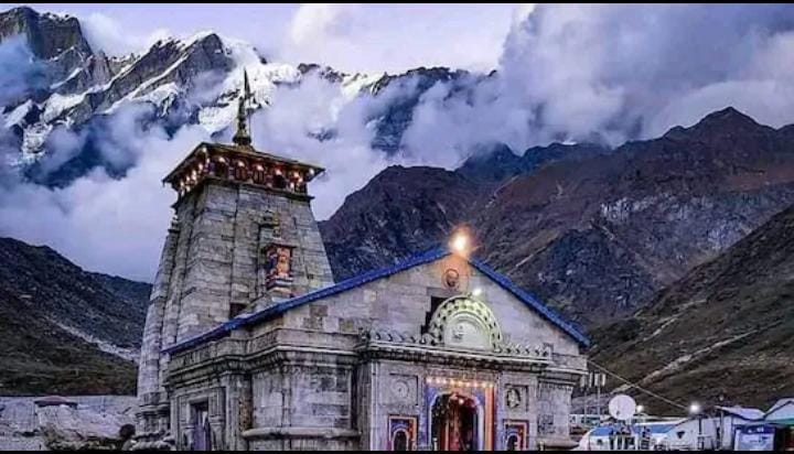 uem4uk's tweet image. पहाड़ी समुदाय को लिंगायत समुदाय से प्रेरणा लेकर अपने लिए आरक्षण की मांग करनी चाहिए।
केदारनाथ धाम में केवल कर्नाटक के "वीरशैव लिंगायत समुदाय" के व्यक्ति ही मुख्य पुजारी (रावल) बन सकते हैं। उत्तराखंड में उन्हें उच्च कोटि के ब्राह्मण माना जाता है और स्थानीय सरोला तथा गंगाड़ी…