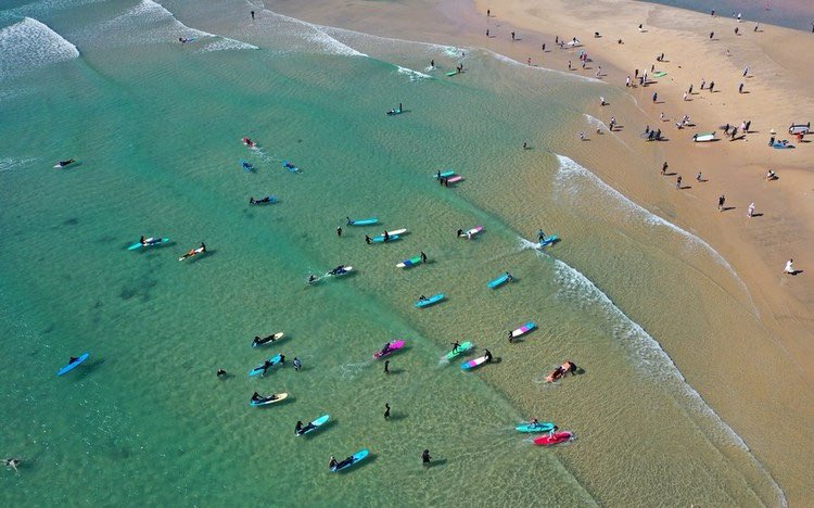 BeijingReview's tweet image. Hainan&apos;s Riyue Bay: Where surf culture meets tropical life! #surfsup #wipeoutsandholddowns

Wanning&apos;s Riyue Bay isn&apos;t just a beach—it&apos;s the heartbeat of Hainan&apos;s coastal vibe. Warm waters (averaging 26.5°C), perfect waves year-round and a young, creative scene blending surf, art,…