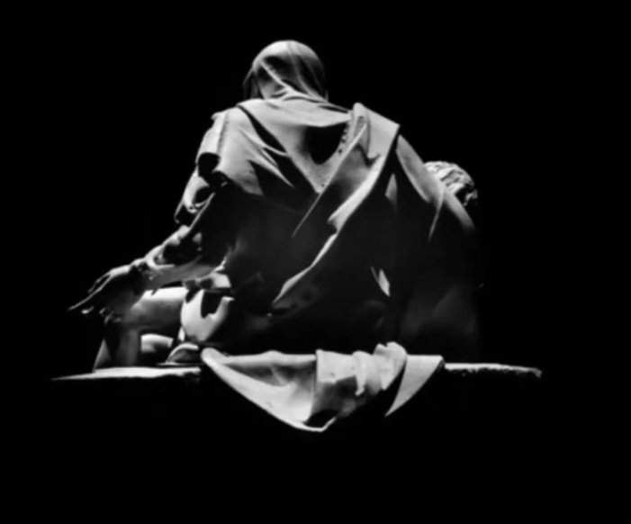 La Piedad de Miguel Ángel por detrás.

📷 Robert Hupka.